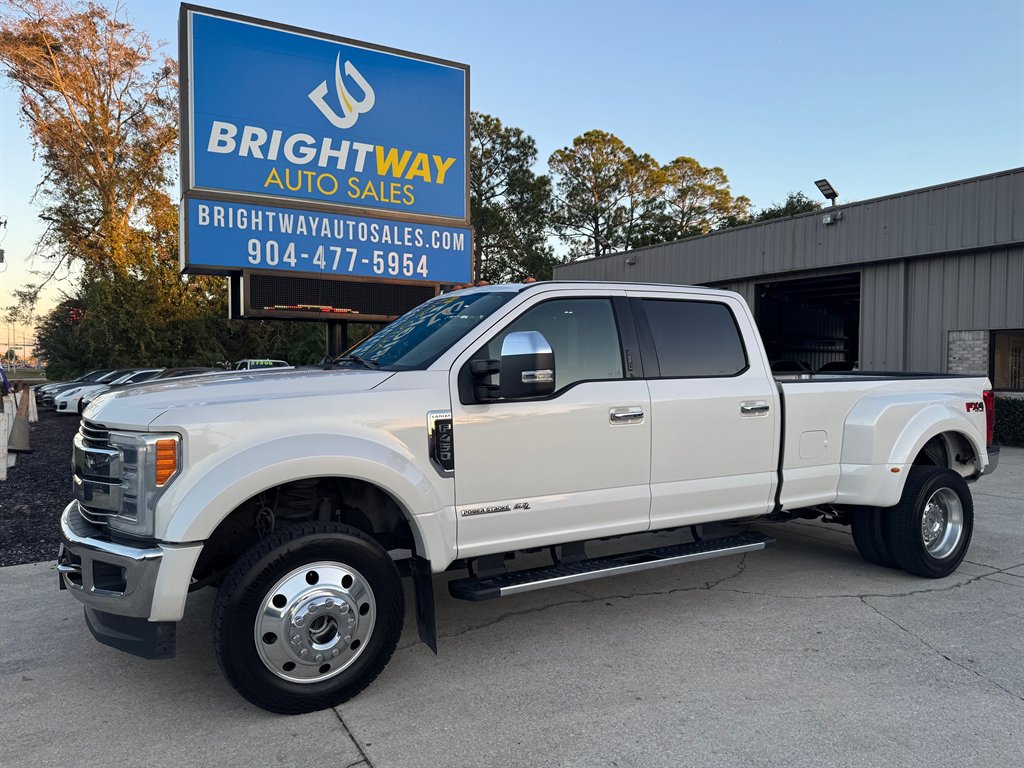 2019 Ford F-450 Super Duty Lariat's photo