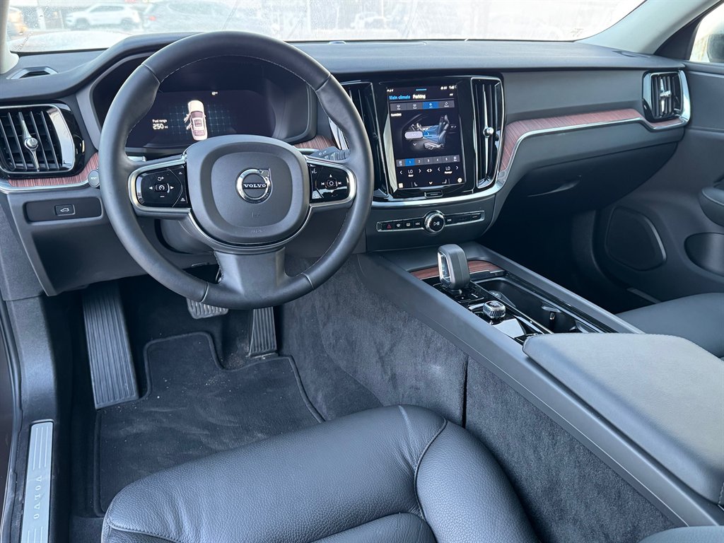 2024 Volvo S60 Plus - Photo 11