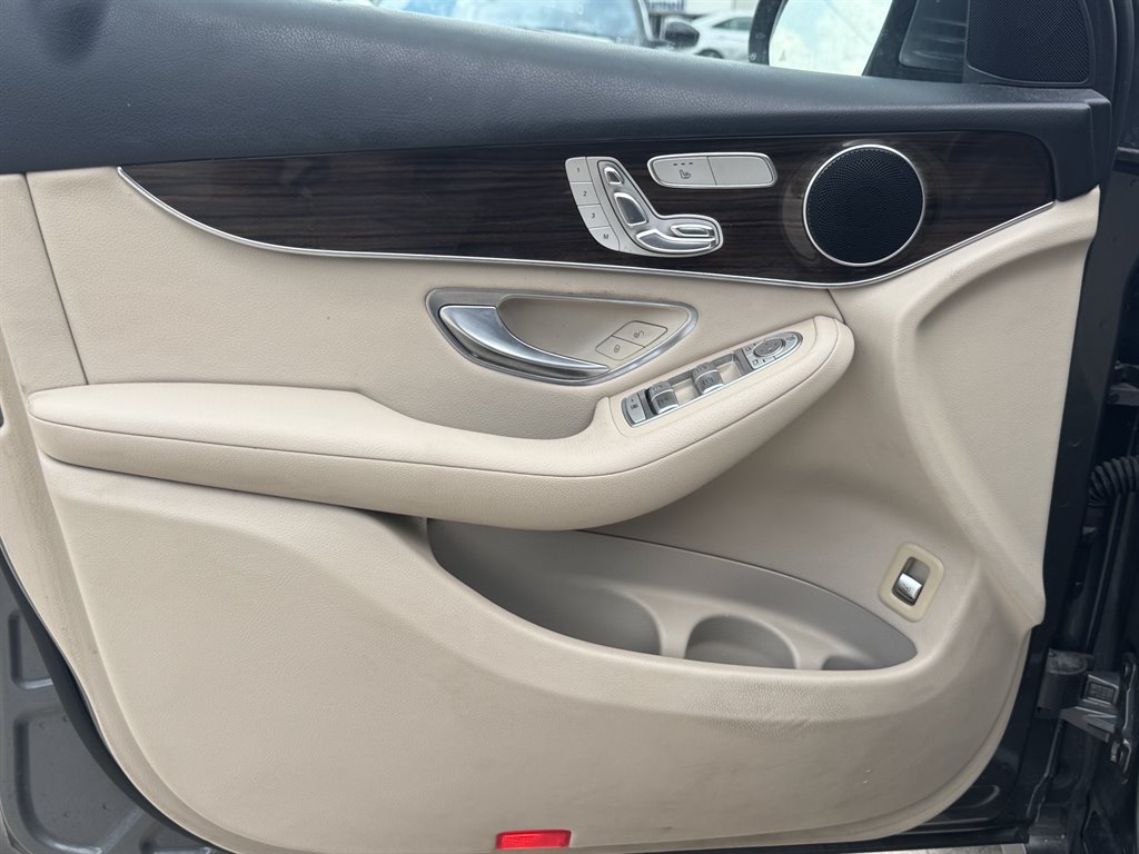 2019 Mercedes-Benz GLC GLC300 - Photo 13